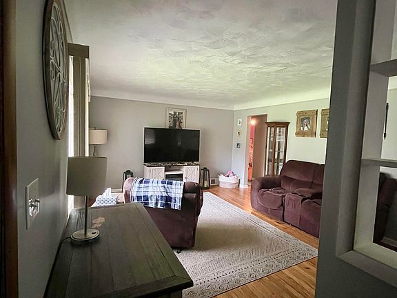 5th image of 2071 Maplecrest Dr