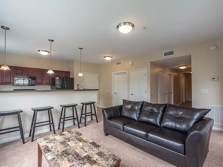 East Bay II Apartments — Photo 33