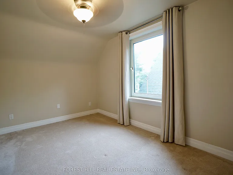 7 Twin Pauls Cres — Photo 8