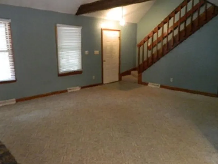 215 Jefferson Woods Dr — Photo 4