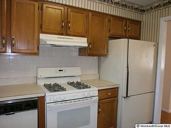 5th image of 9 Edinburgh Dr