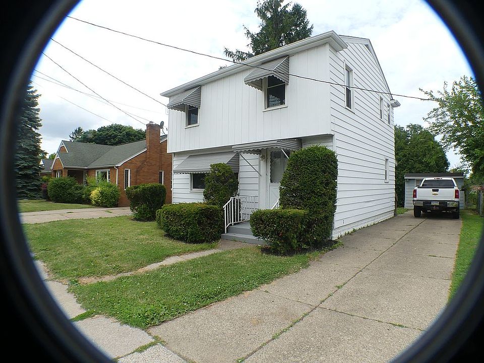 1st image of 318 E 38th St