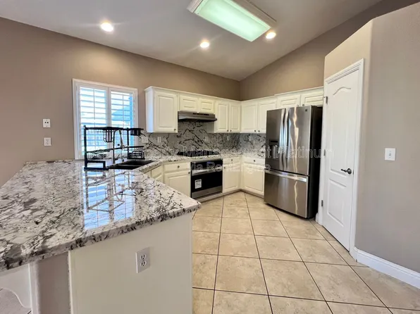 5705 E Erin Ave, Fresno, CA 93727