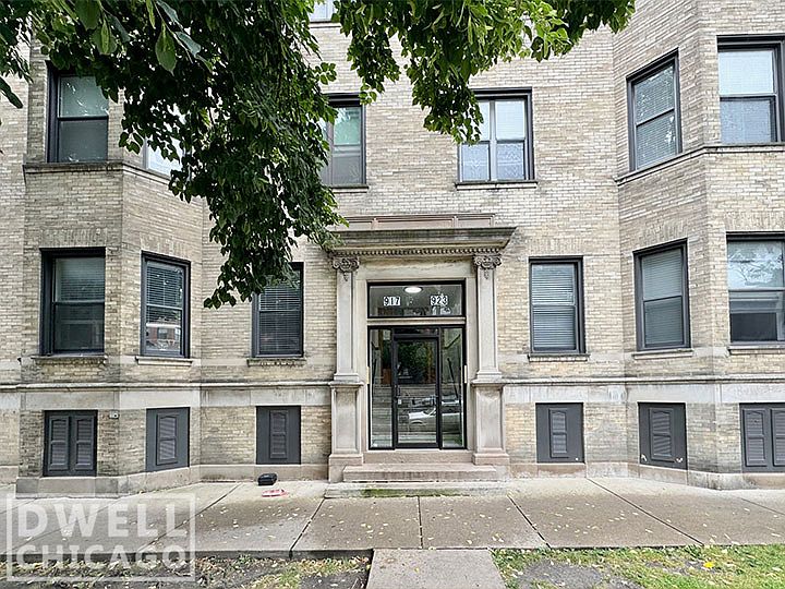 2nd image of 915 W Waveland Ave #9152
