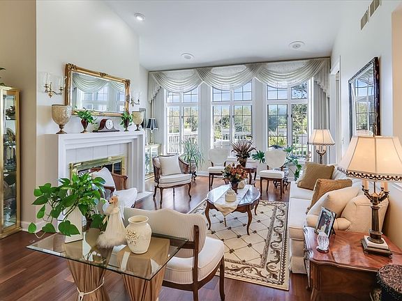 4th image of 8 Canterbury Ct