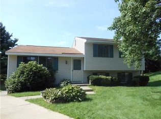 117 Summit Ridge Dr, Bridgeville, PA 15017