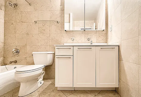 Rented by Manhattan Realty Group | media 17