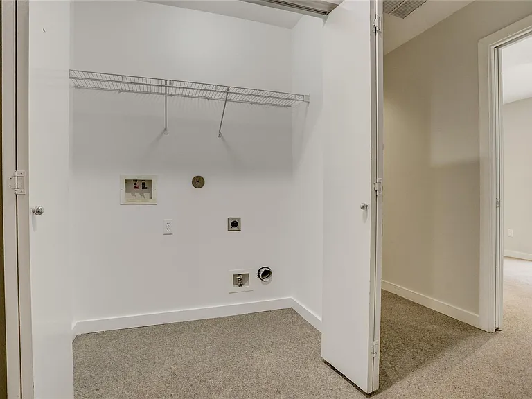 910 Ruthven St — Photo 17