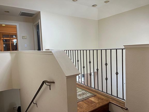 3rd image of 3 Daisy Ln
