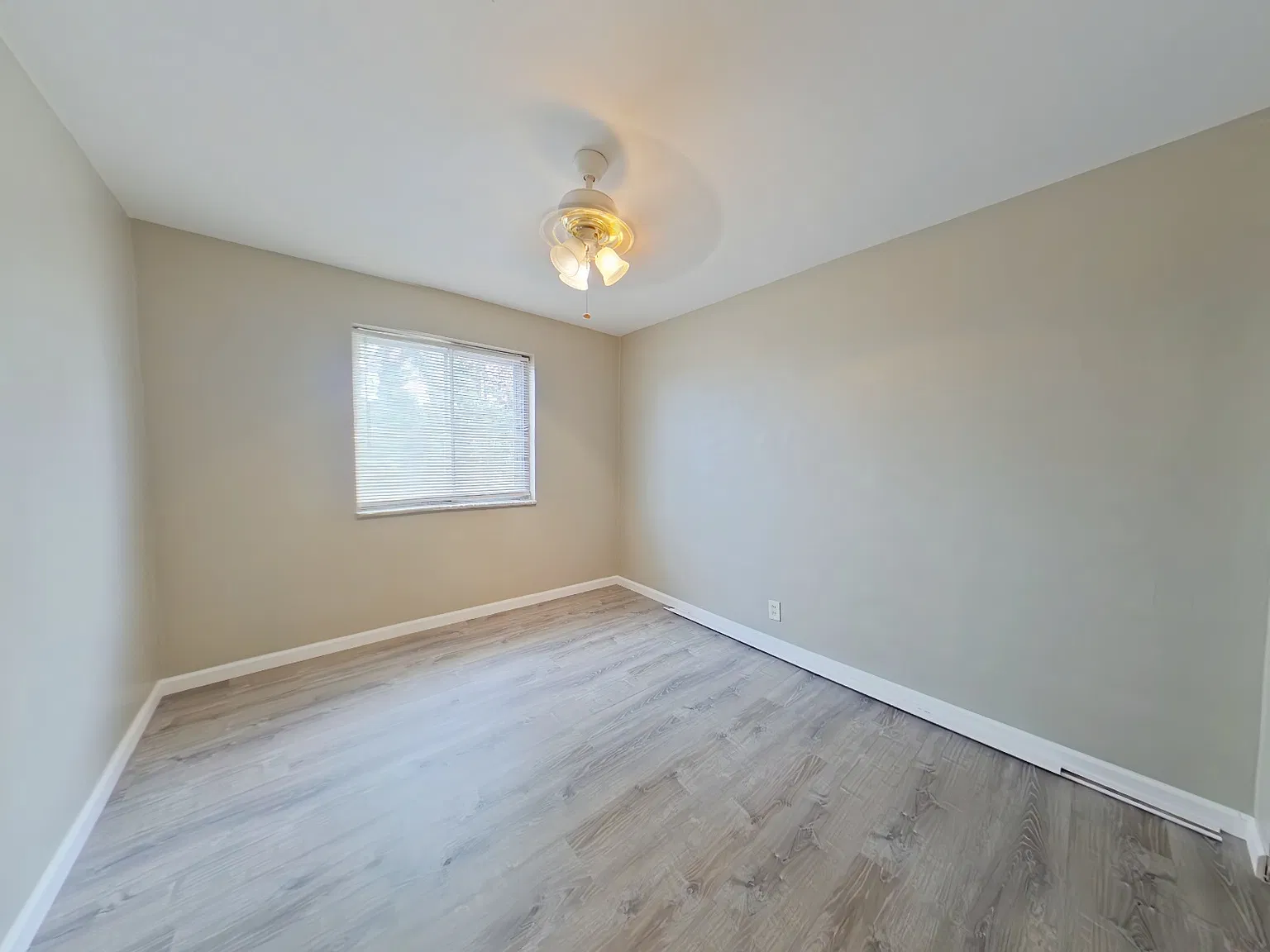 4304 Fairview Ave — Photo 4