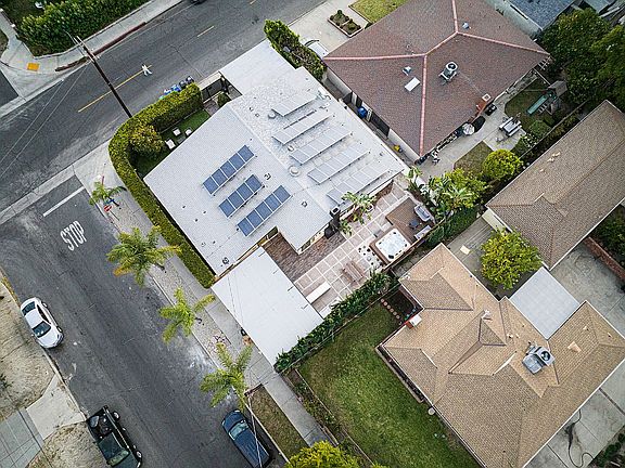 2nd image of 13333 Kittridge St