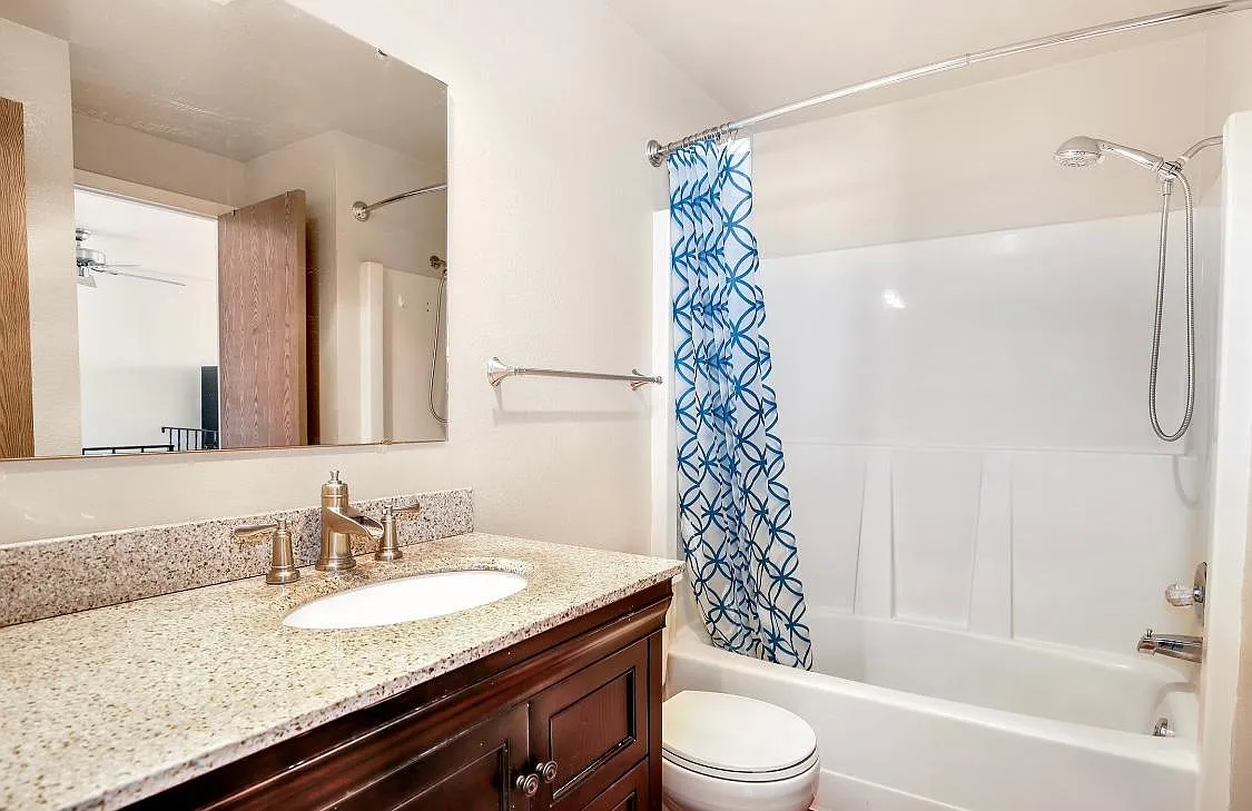 S 325th Ln, Federal Way — Photo 4