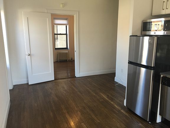 3rd image of 19 W 69th St APT 801