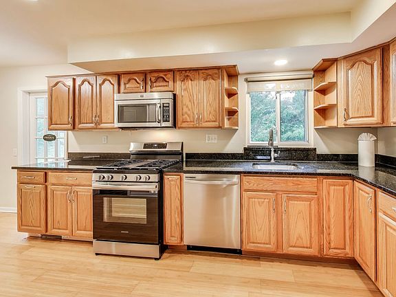 3rd image of 8709 Sleepy Hollow Ln