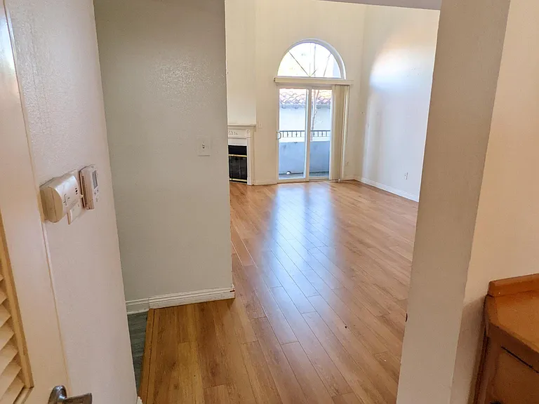 811 N Hayworth Ave #203 — Photo 9