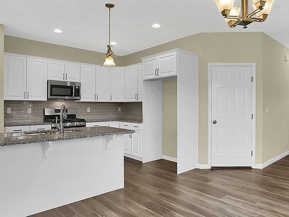 3rd image of 1742 Fairbank Ln