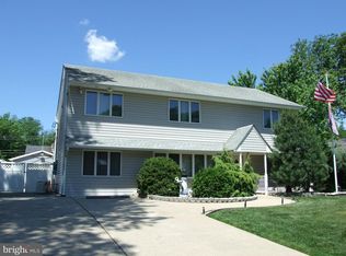 106 Juniper Dr, Levittown, PA 19056