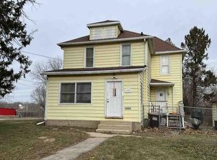 424 W Ringold St, Freeport, IL 61032