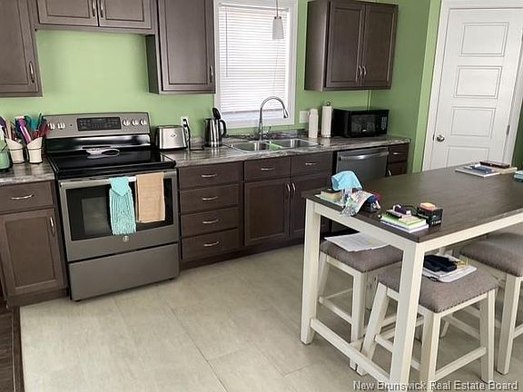4th image of 60 Carr Ln