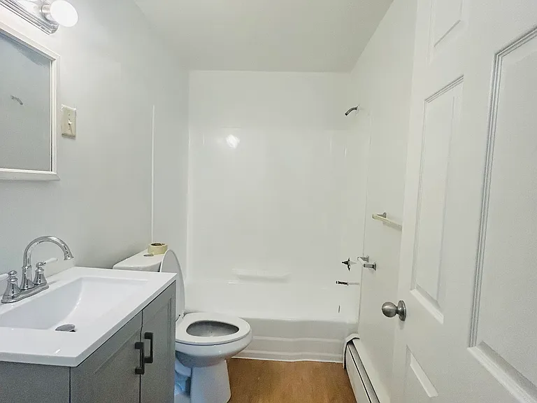 87 Moore Ave — Photo 7