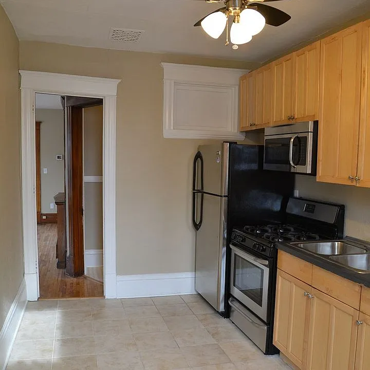 717 W 28th St
