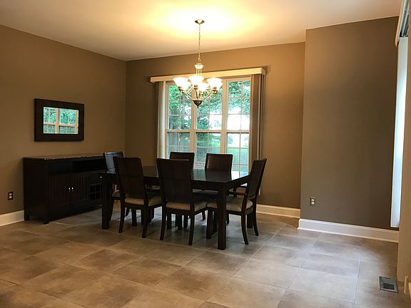 4th image of 10 Killen Ct