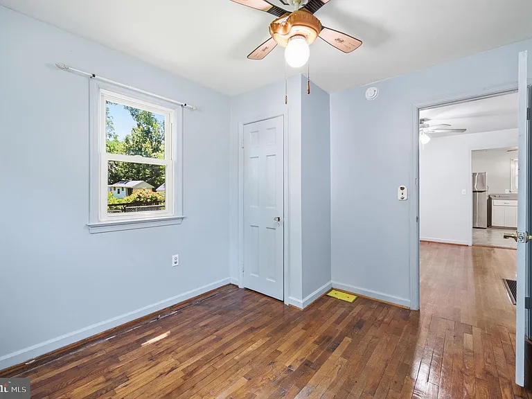 44 S Woodlawn Ave — Photo 17