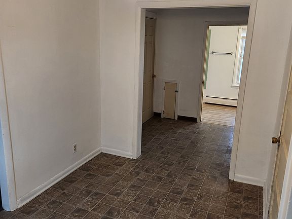 4th image of 17 Willis Ave #B