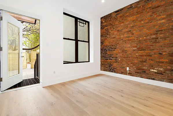 Rented by REAL New York | media 18