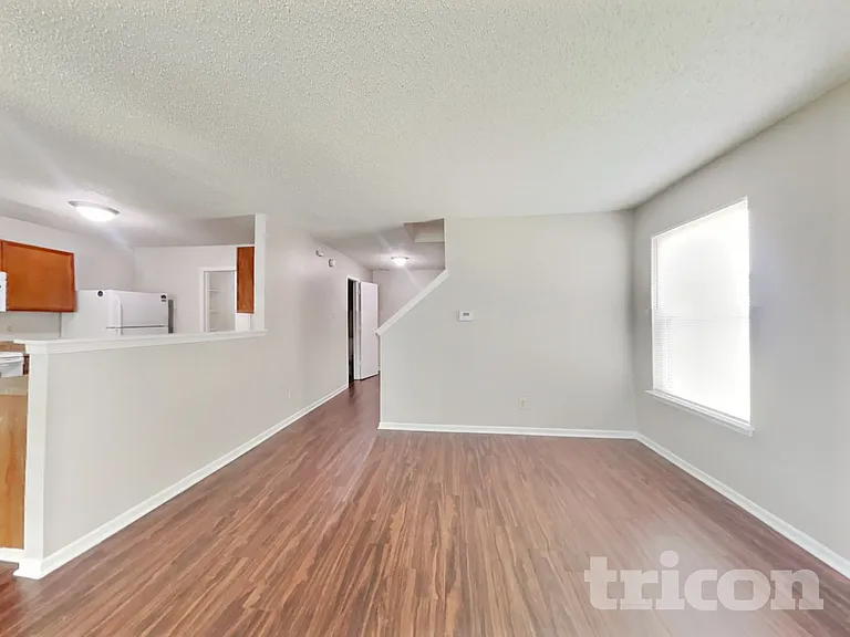 2720 Redland Ln — Photo 3