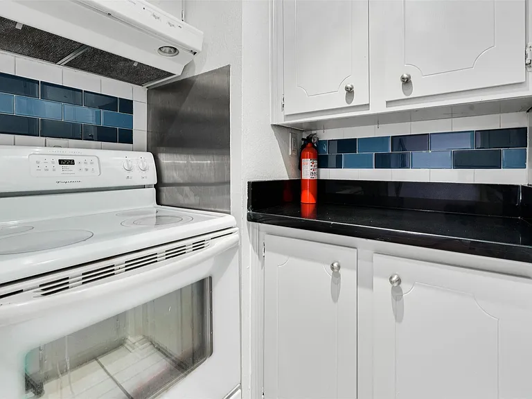 2229 Mimosa Dr #9 — Photo 5