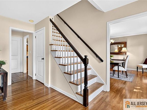 4th image of 9 Wynnewood Dr