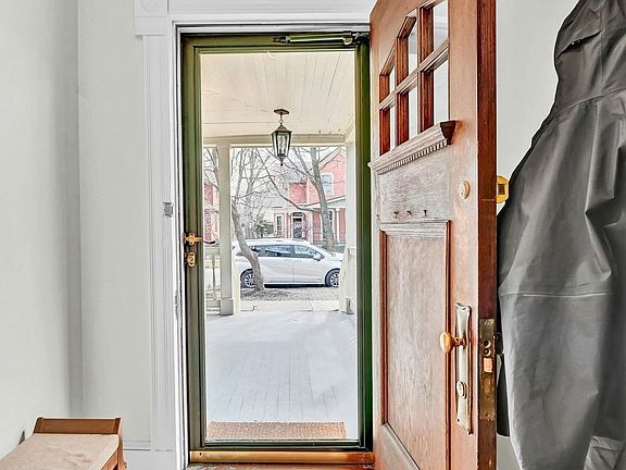 5th image of 3922 Whitman Ave #1