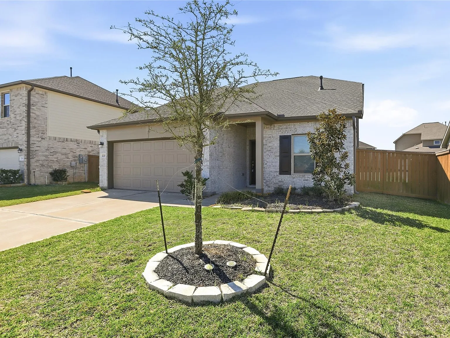 4 bed, 2.5 bath, 2219 sqft, $2,500 — Photo 3