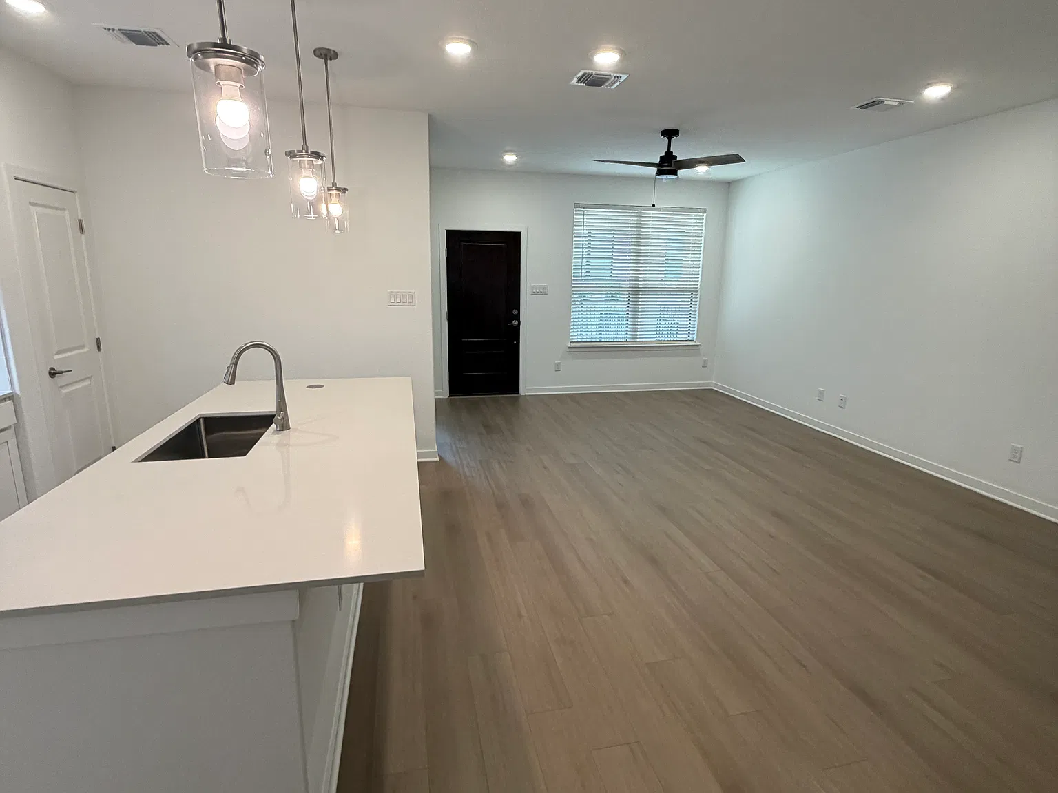 3 bed, 1881 sqft, $2,250 — Photo 4