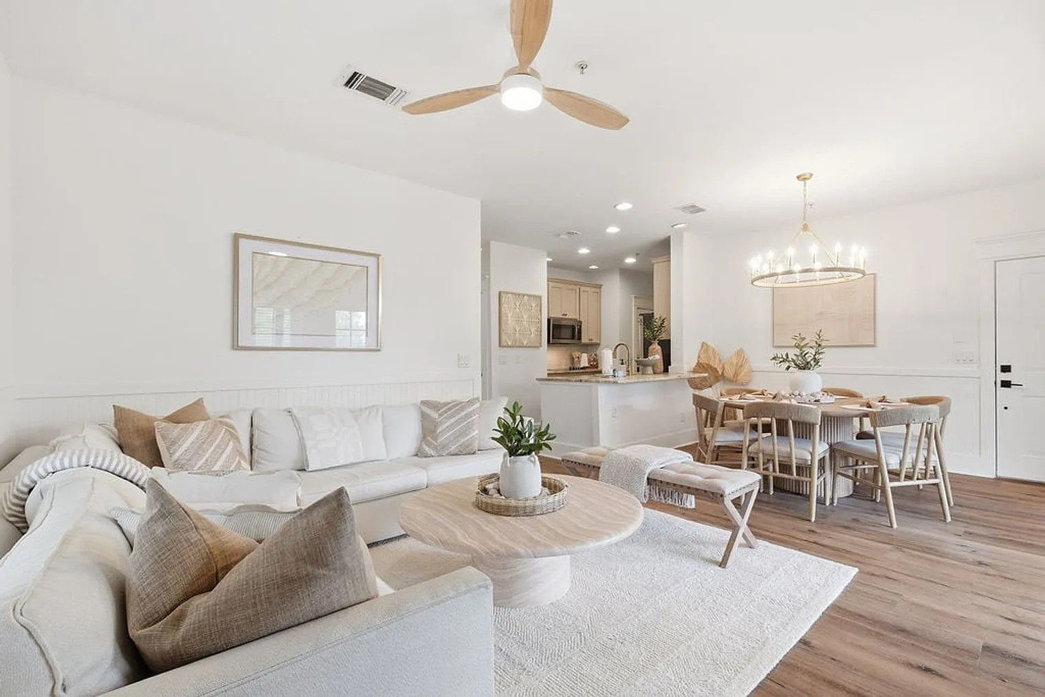 2 bed, 2.0 bath, 1011 sqft, $8,340 — Photo 1