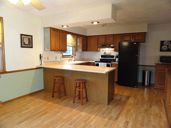 2nd image of 1105 Sentinel Dr #B