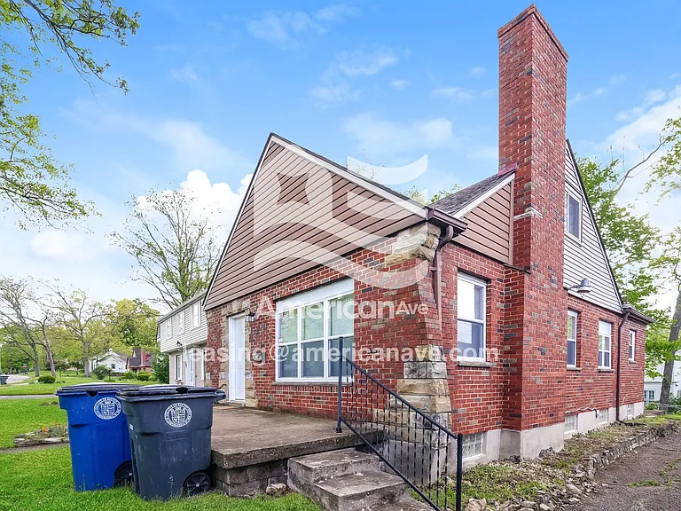 823837_001_front_view_2.jpg