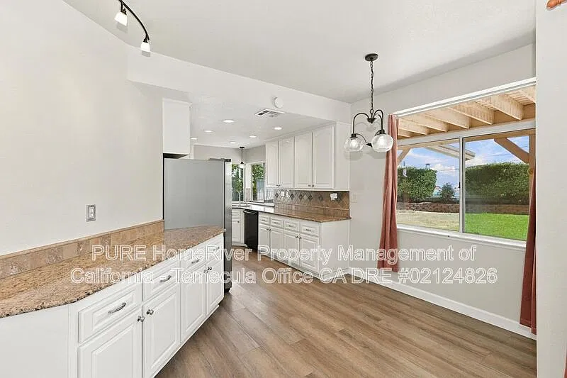 3 bed, 2.5 bath, 1840 sqft, $3,400 — Photo 4