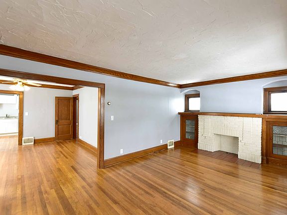 4th image of 10118 Champion Ave