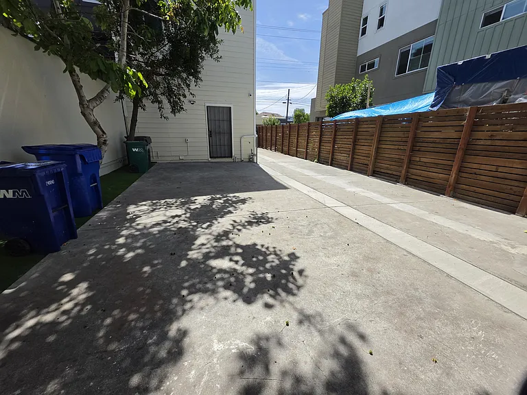 2323 Market St #B — Photo 20