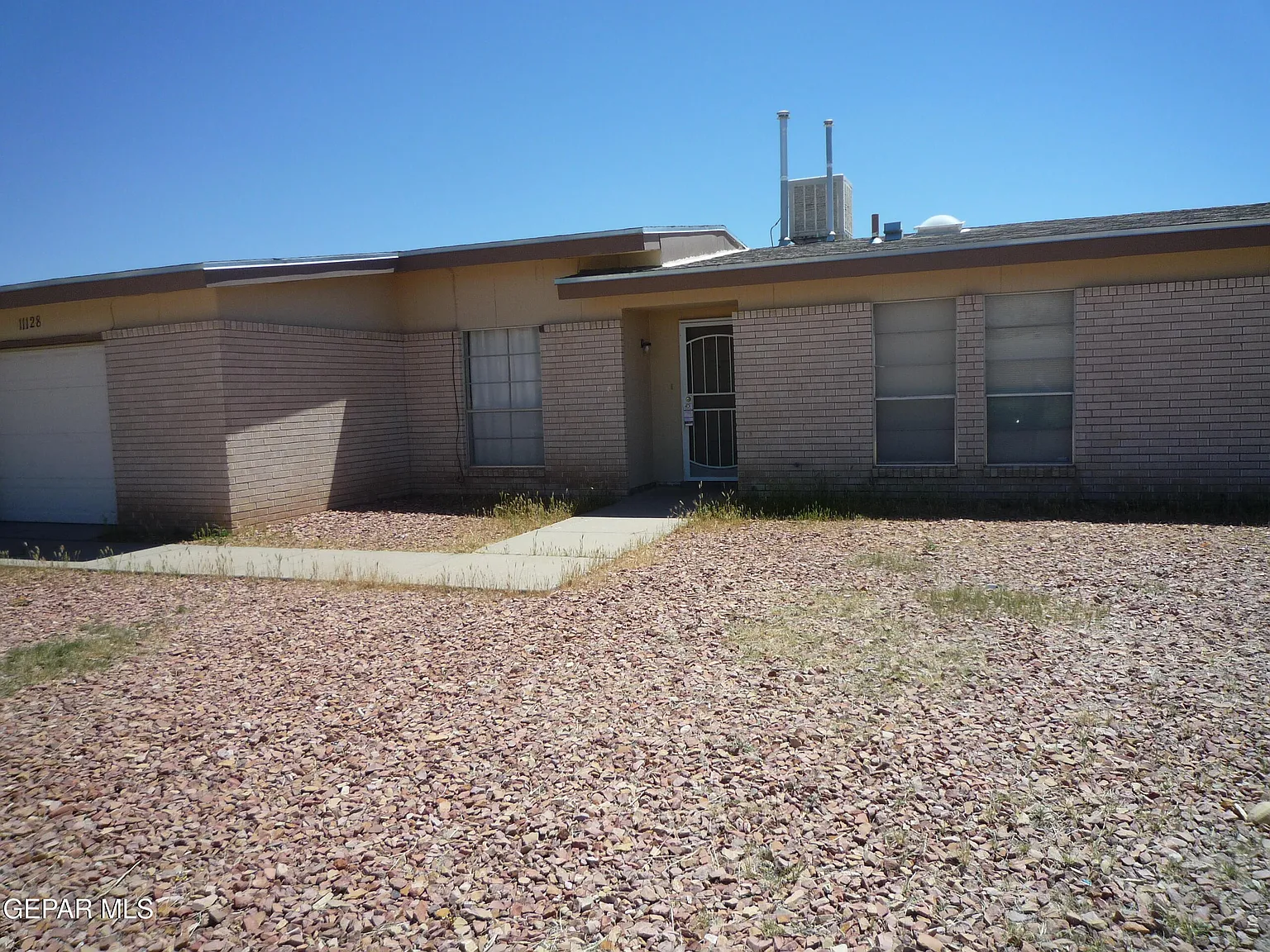 4 bed, 2.0 bath, 1310 sqft, $1,500 — Photo 1