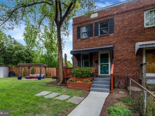 245 Buchanan St, Alexandria, VA 22314