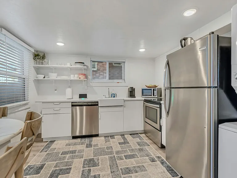 1028 W Center St — Photo 4