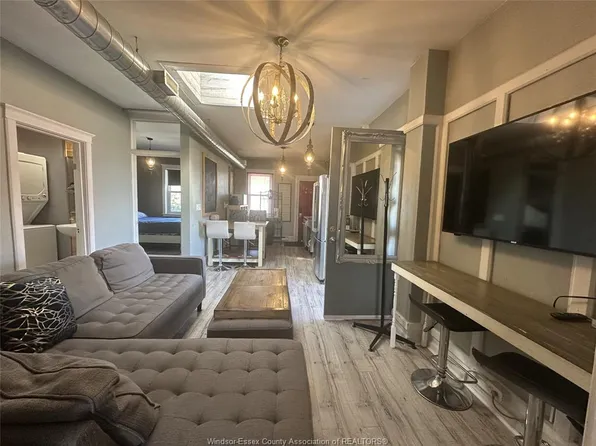 1478 Wyandotte St E #1, Windsor, ON N9A 3K9