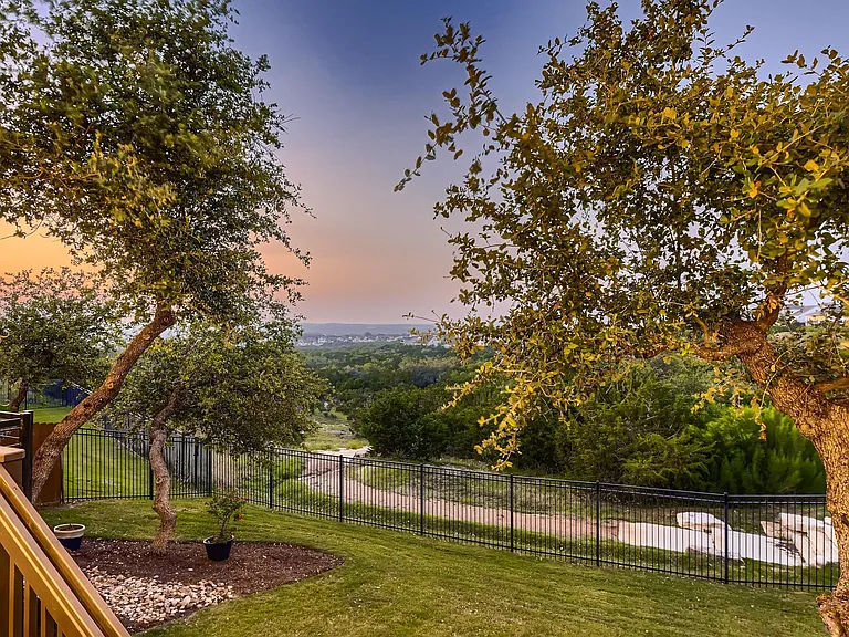 240 Townes Ct — Photo 2