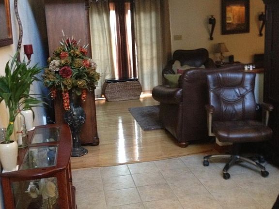 3rd image of 4011 Pond View Dr
