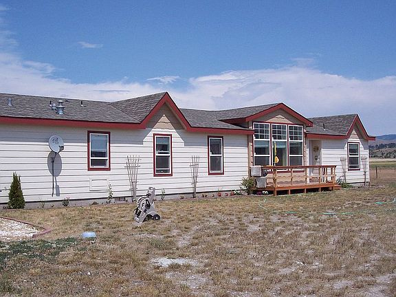 Front deck, big windows!