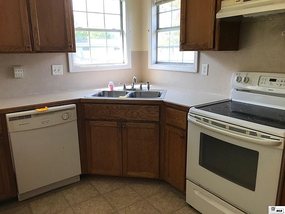 5th image of 424 W Heights Dr