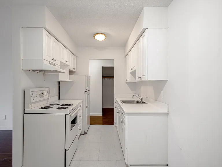 254 3rd St W #203 — Photo 2